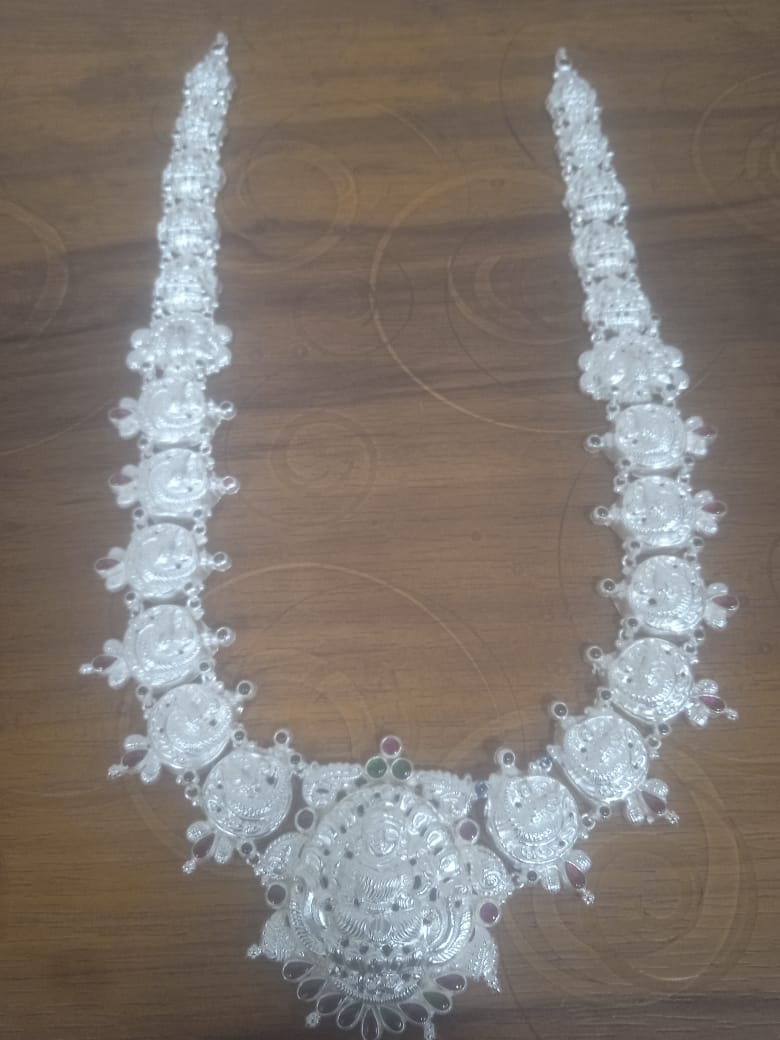 Silver jewellery photo