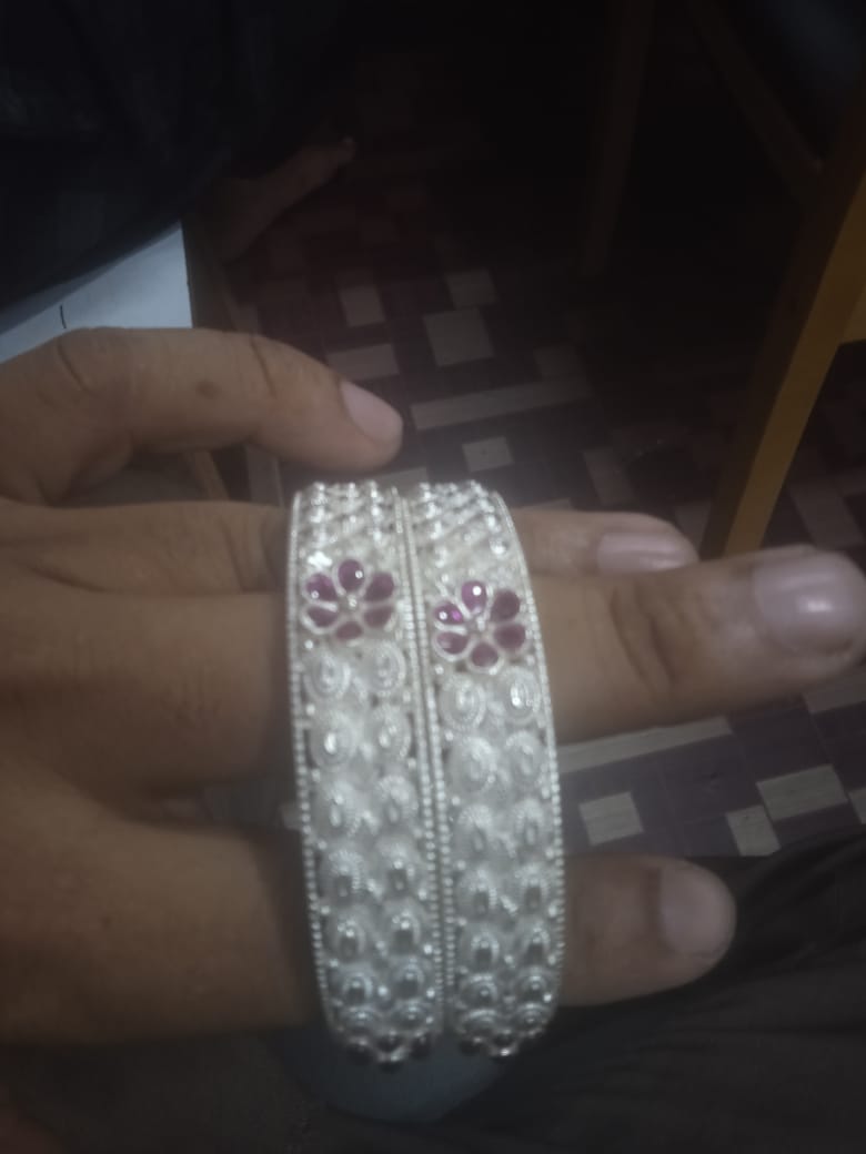 Silver jewellery photo