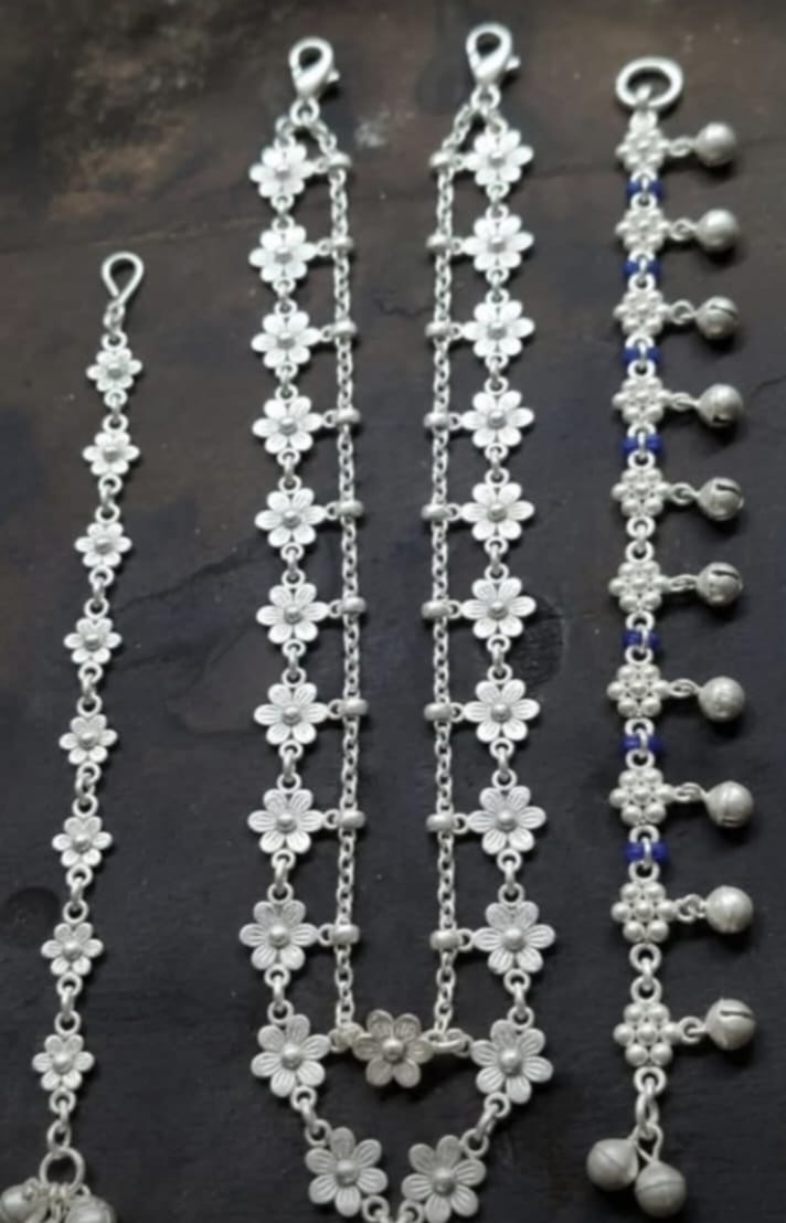 Silver jewellery photo