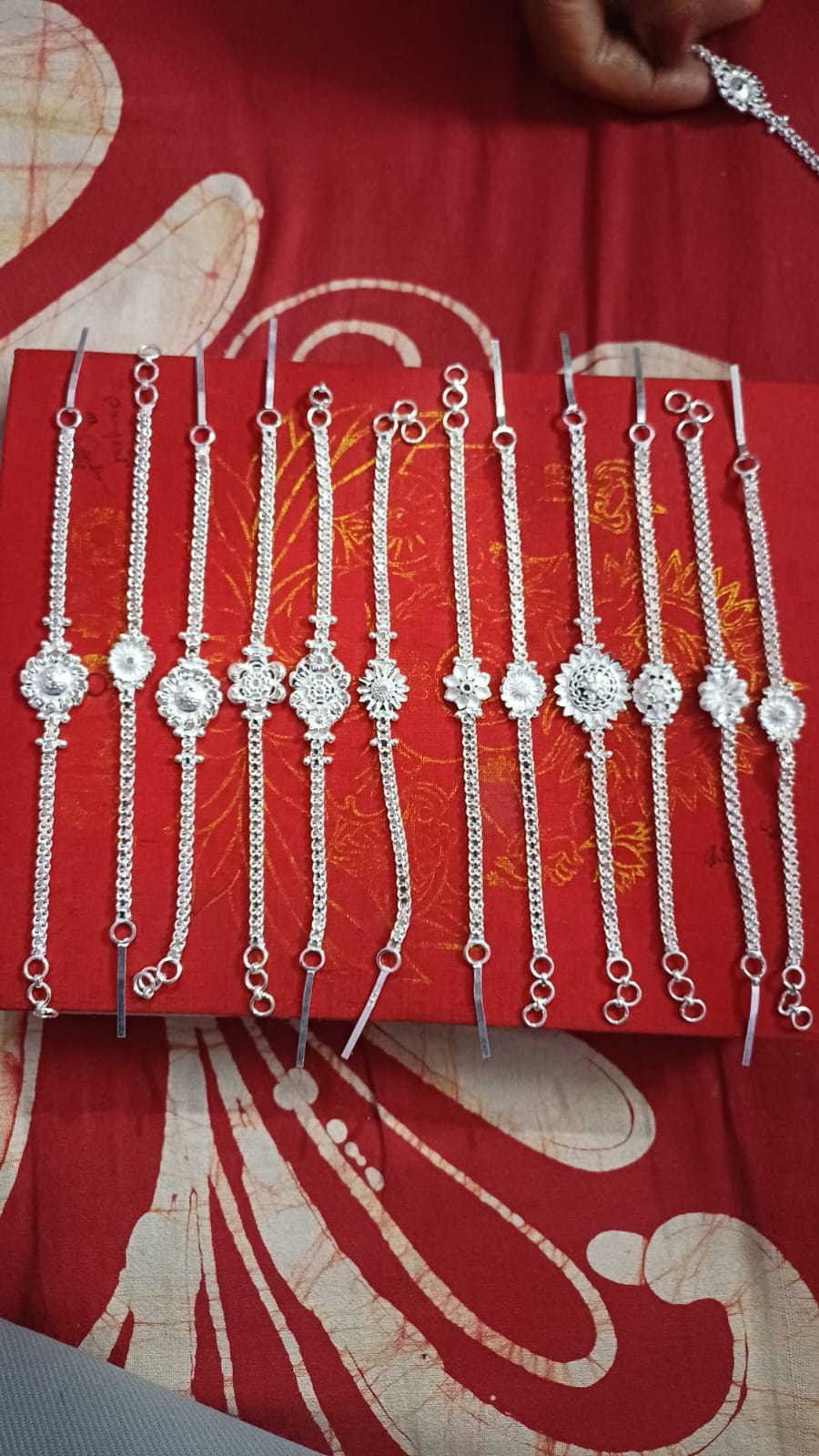 Silver jewellery photo