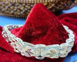 Silver jewellery photo