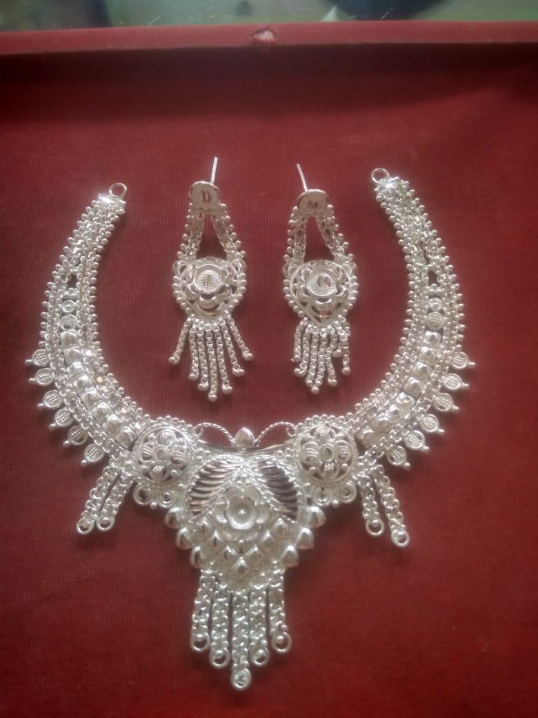 Silver jewellery set